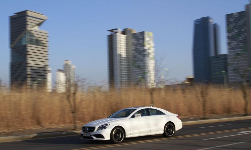 梅赛德斯 - 奔驰CLS 63 AMG, 一款高性能跑车