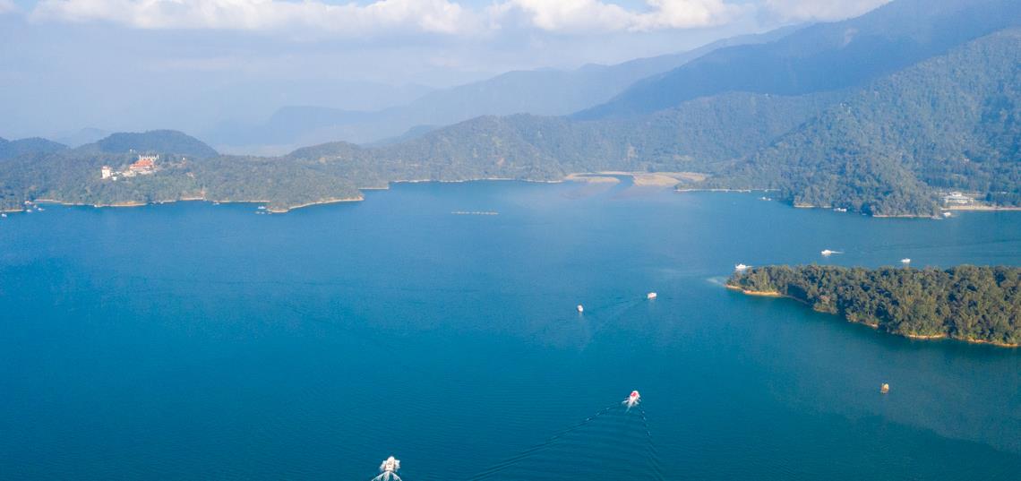 日月潭,台湾最大的天然淡水湖,每个人小学课本都读过的