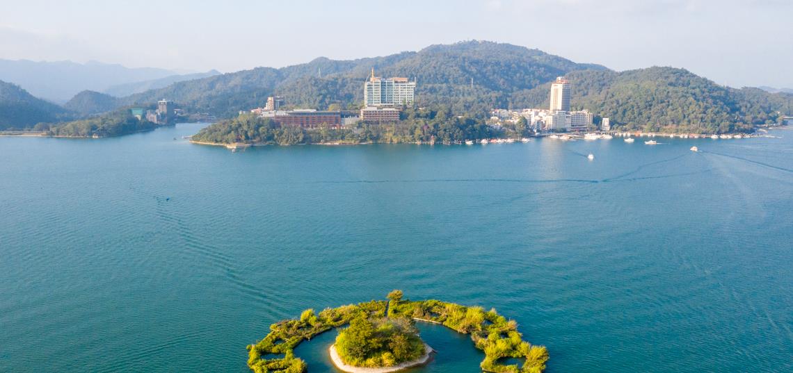 日月潭,台湾最大的天然淡水湖,每个人小学课本都读过的