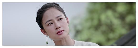 23岁签约王家卫，后嫁大15岁的著名导演，41岁宛如少女