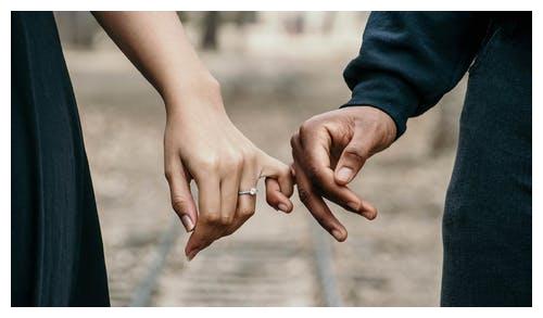 第一次见女生聊天话题，和女生初次见面聊什么