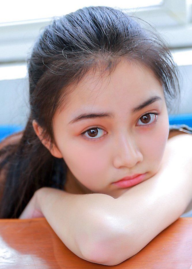 美女人像摄影:背带裤美女小清新范_高清图集_新浪网