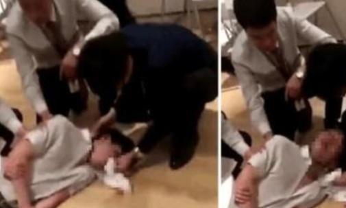 汽车销售陪客户狂聊8小时，交定金前却反悔，当场被气到吐血倒地