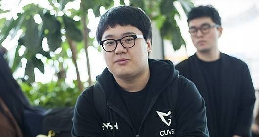 LOL: 盘点S3-S8各个赛季的最强上单选手, 只有