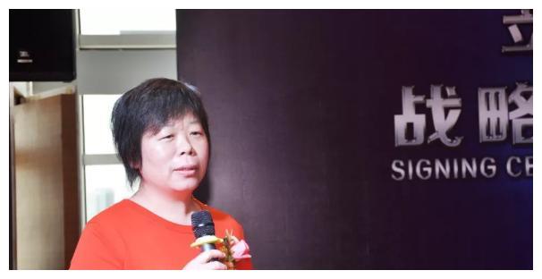 她在富士康工作10年，还得到了郭台铭帮助，最终成为百亿女富豪！
