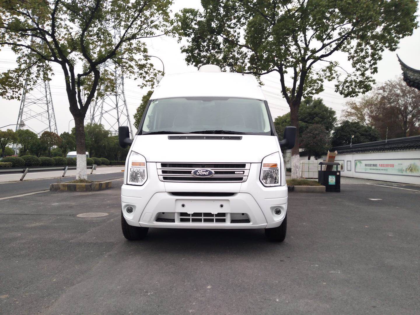 好车推荐 | 可满足5人左右的顺旅福特乐途版房车