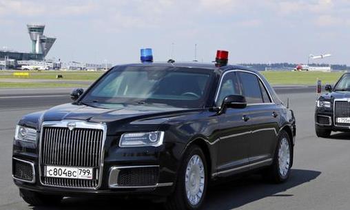 俄罗斯版“红旗”亮相！车长6米，配V8引擎四驱，档次超过宾利