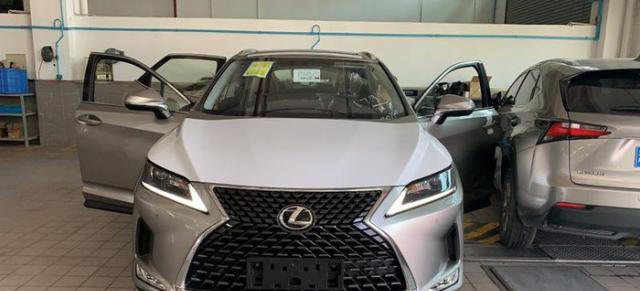 雷克萨斯终于入局6座SUV,长5米,油耗6.7L,40万起