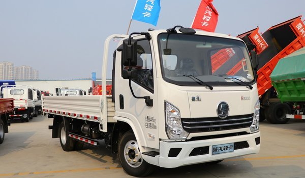 搭载黄金轻卡动力链，注重实用配置，实拍陕汽K3000轻卡