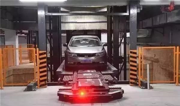 比斜置停车位更酷,中国首创智能机器人停车场