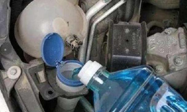车上的玻璃水用完了，可以自己加么？老司机：可以，但是别乱加！