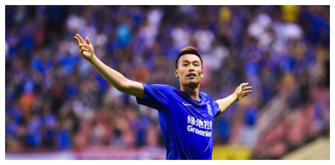 突发官宣！30岁金靴射手二入英超加盟红魔，中超蓝魔“三线”重置