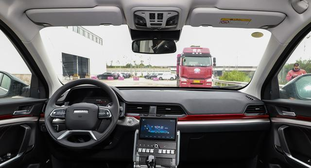 哈弗最拖后腿的一款SUV,标配1.5T,7.39w可入手