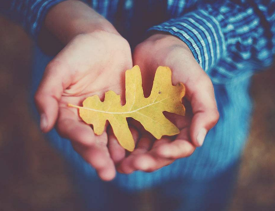 青春靓丽的白癜风女孩遇上朴实无华的穷小子,