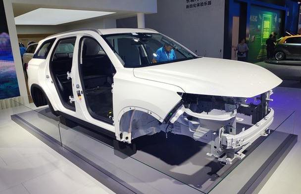 长安欧尚X7 广州车展现场拆车 带来全新感受