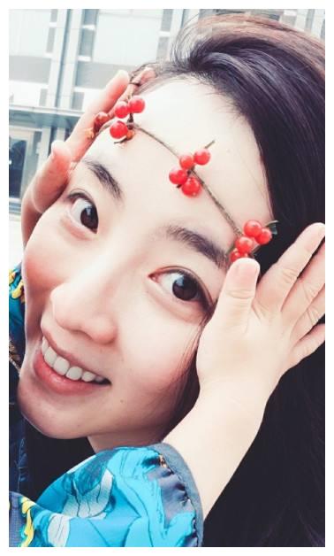 33岁央视才女李思思，嫁了学霸老公，两个儿子超可爱