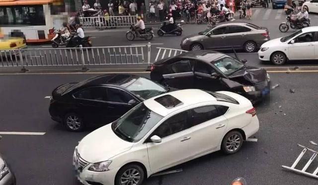 车险只买这4种就够了，多买浪费钱还用不上，白给保险公司做慈善