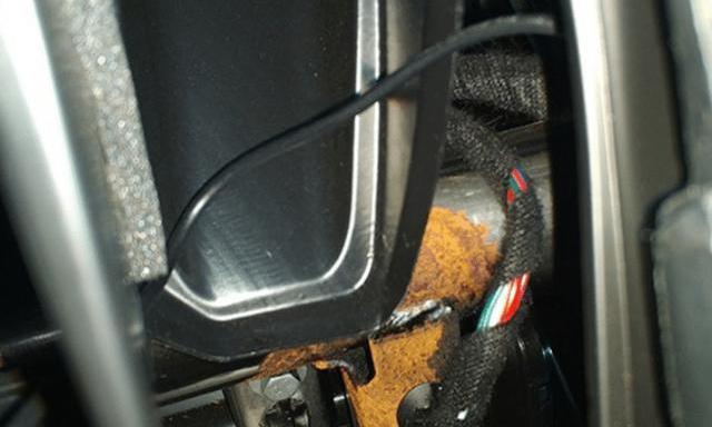 车身被锈穿，车主：等不到强制报废！教你一招，为爱车保驾护航