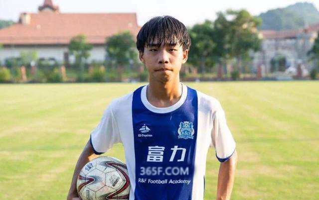 中国足球再获一名实力新星!14岁小将比分有望