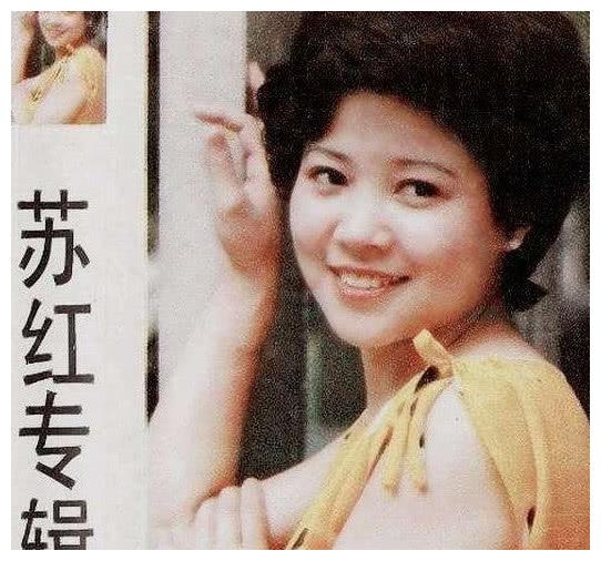 出身军人家庭,拜师谷建芬三登春晚走红,丈夫去世孤身照顾公婆!