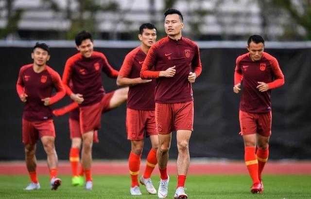 战伊朗万众瞩目!媒体人为国足支妙招,黄健翔点