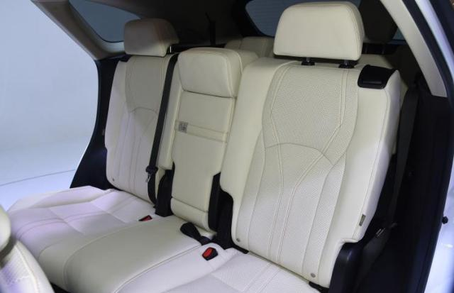 雷克萨斯终于入局6座SUV,长5米,油耗6.7L,40万起