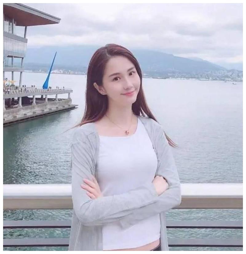 她曾是《肉蒲团》的女主角，一炮而红，生活中确是极品冰清玉女！
