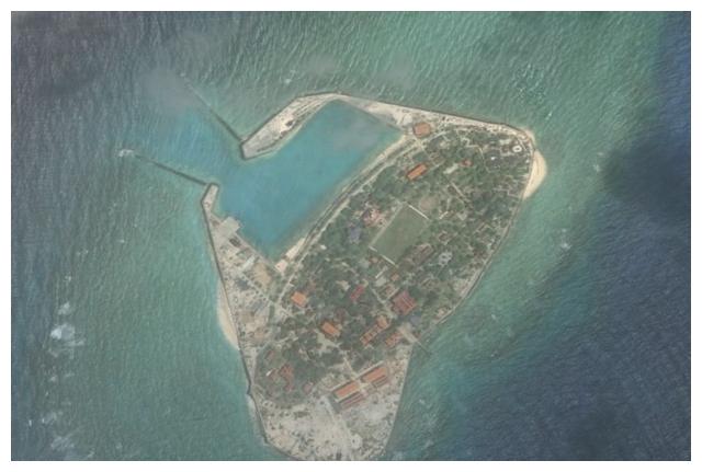 南子岛和北子岛位于南沙群岛北大门,美济岛,渚碧岛补给必经之地