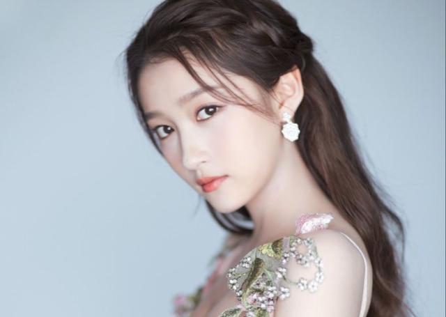 杨幂怕上厕所?关晓彤和鞠婧祎关系差?