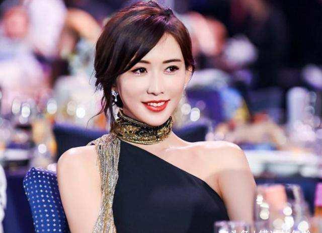 林志玲春晚表演被爆用替身，经纪人称90%本人完成