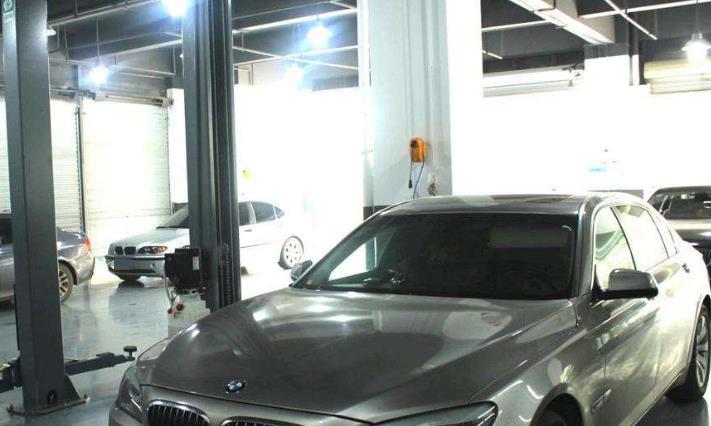 宝马保养完，原装配件被偷偷换掉，4S店：给你换个好的还不乐意