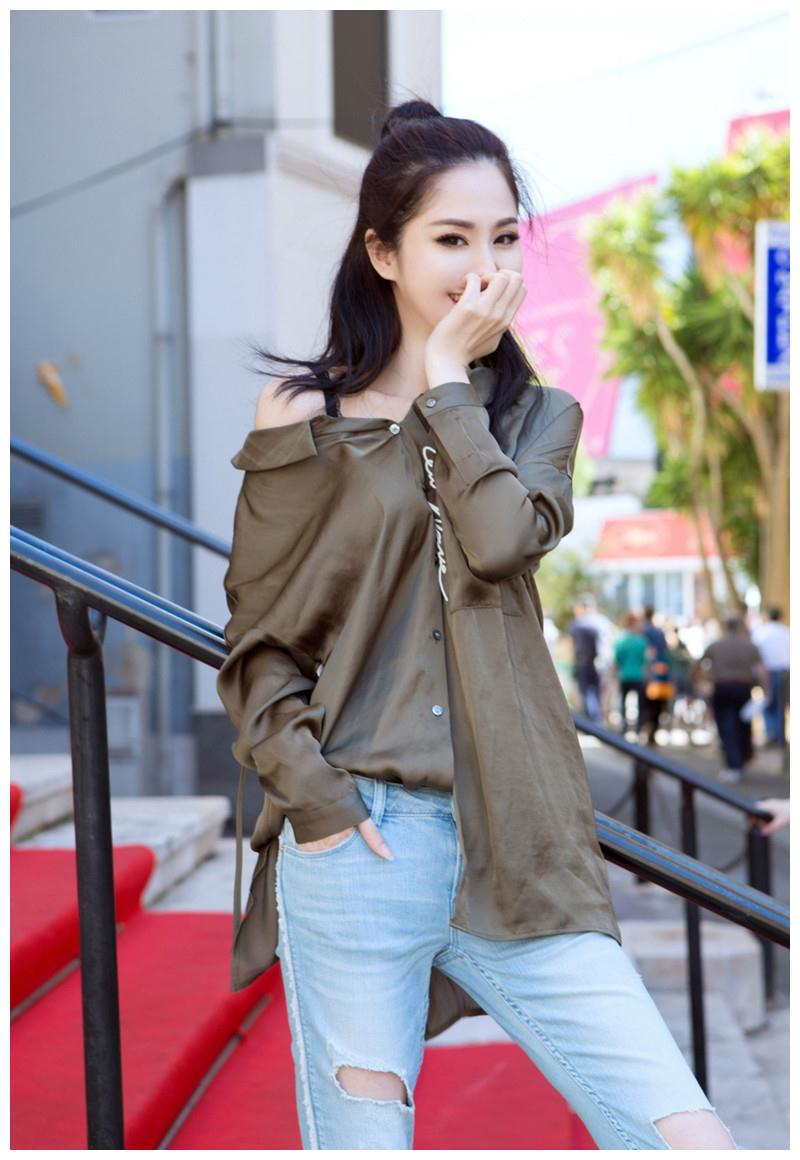 她曾是《肉蒲团》的女主角，一炮而红，生活中确是极品冰清玉女！