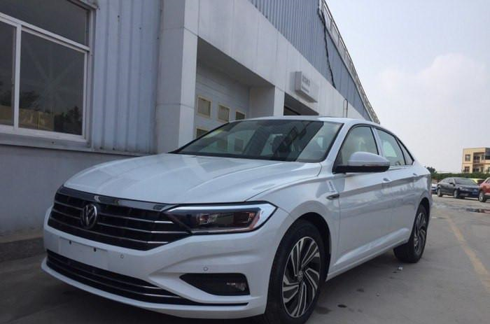 重塑A级车标杆,全新速腾白色实车到店,颜值大增,买思域要后悔