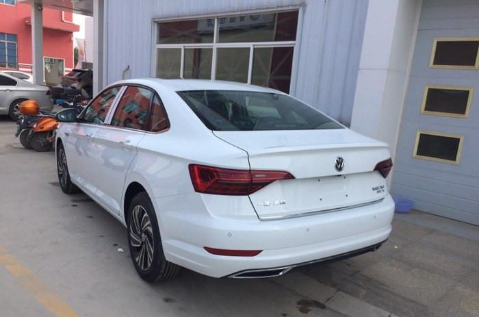 重塑A级车标杆,全新速腾白色实车到店,颜值大增,买思域要后悔