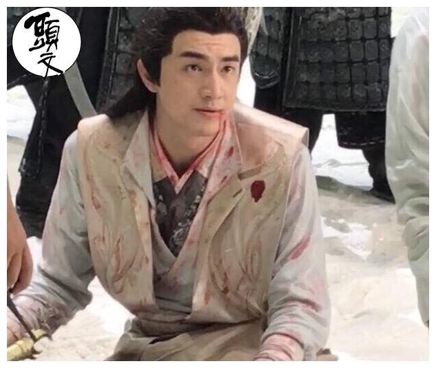 楚乔传宇文玥掉入冰湖救他的不是楚乔和月七而是他