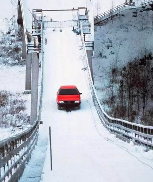 冰雪驾控哪家强？37.5度的滑雪跳台敢不敢试一下