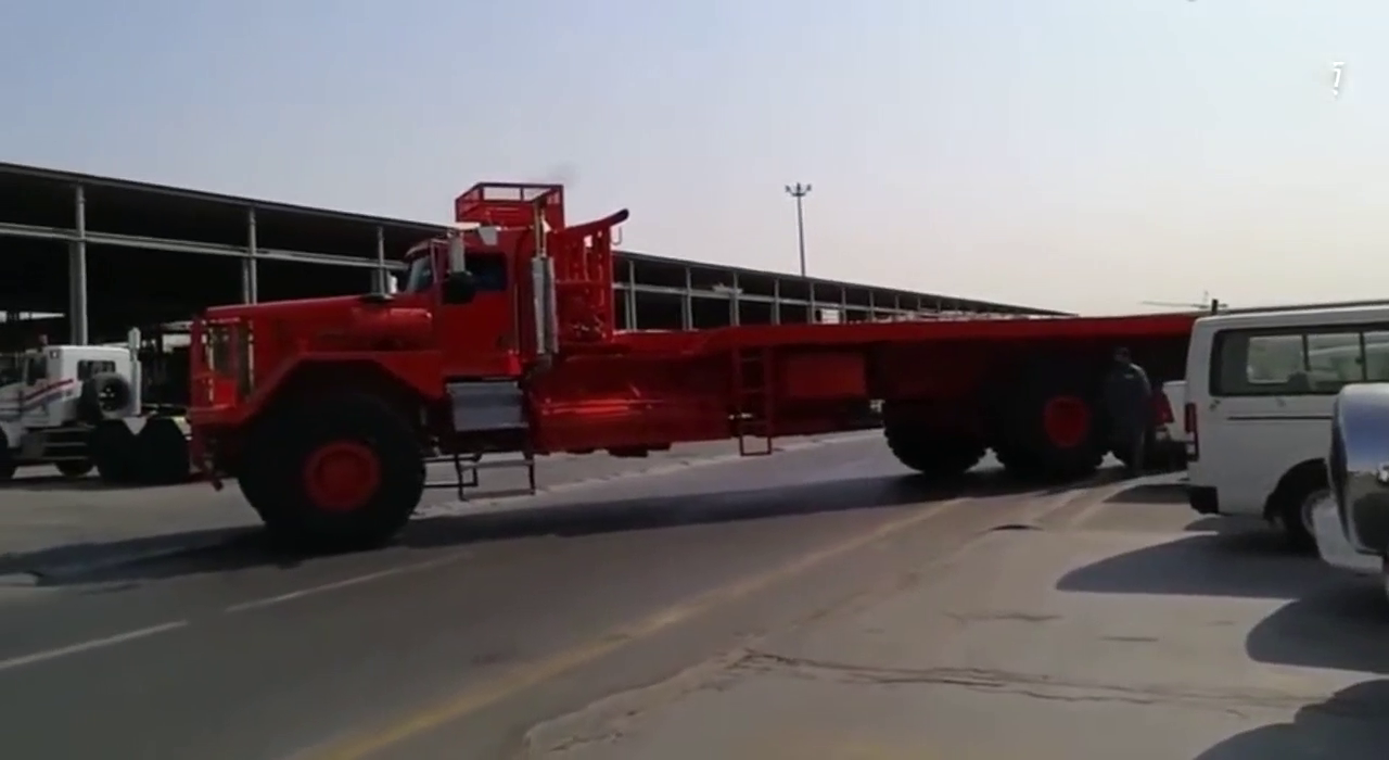 肯沃斯963卡车有多强悍！光轮子都比人还高，太霸气了！