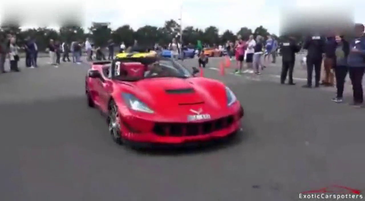 厉害了我的哥五菱跑车一出场，法拉利只能跟在后面当小弟了