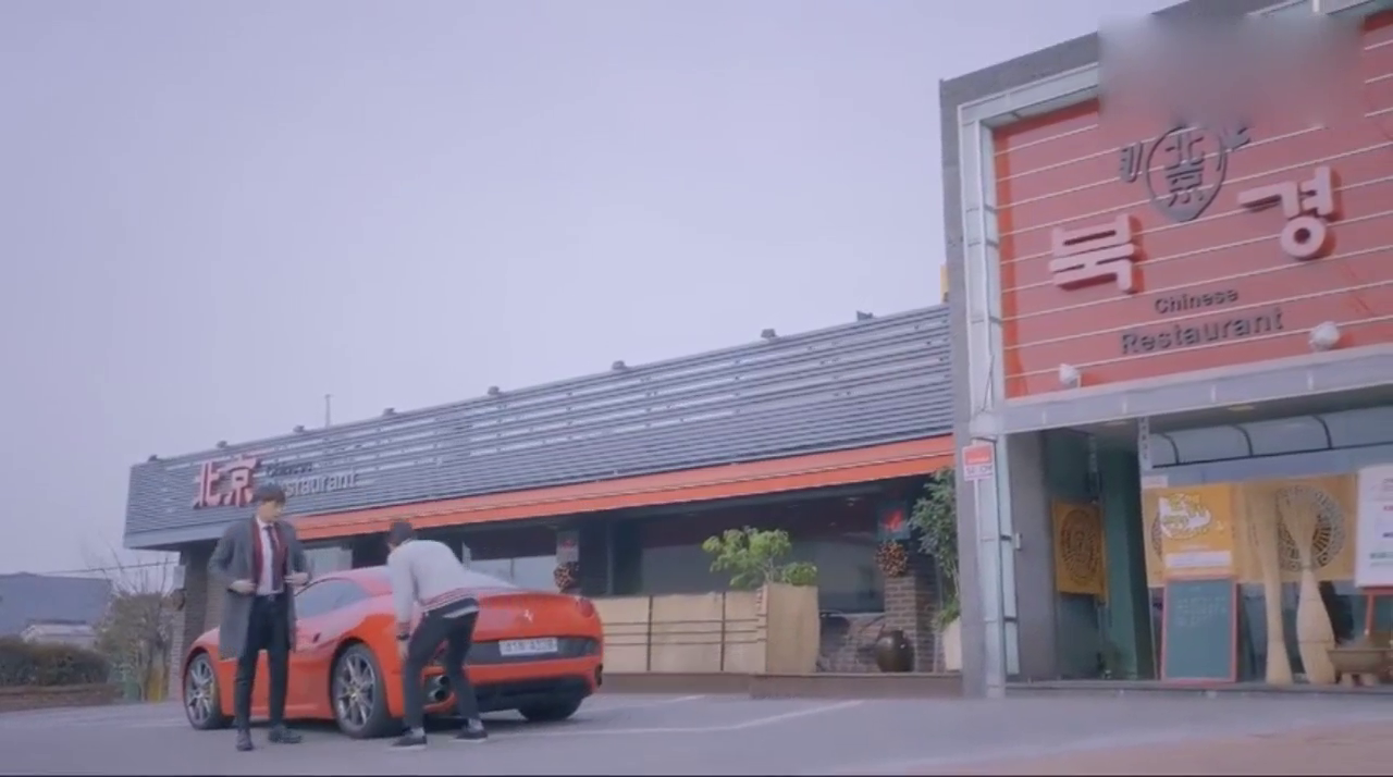 克拉恋人：萧亮开着跑车穿着西服到店里打工，老板觉得很奇怪！