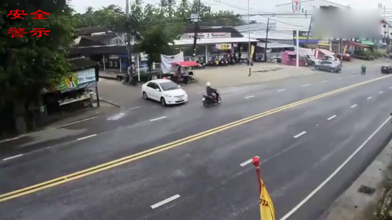 轿车双黄实线强行拐弯撞翻电动车，这次全责应该是跑不掉了吧？