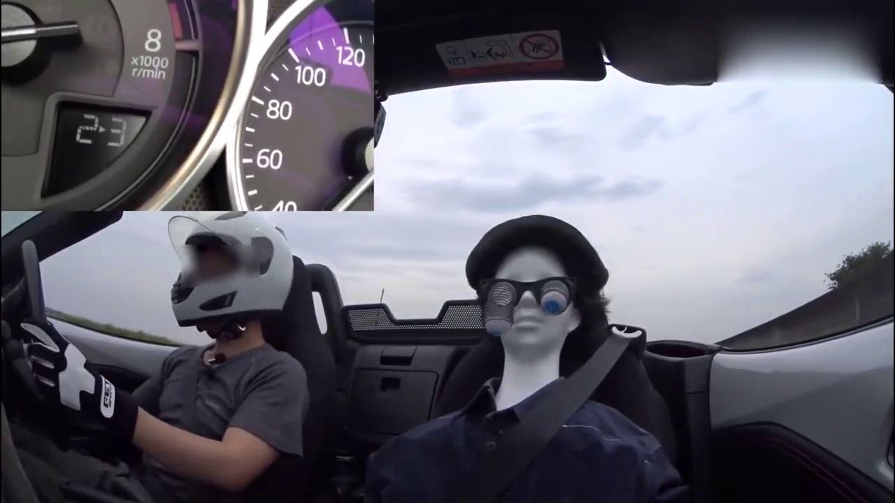 敞篷跑车高速行驶时，风速有多大？看完以后感觉后背发凉！