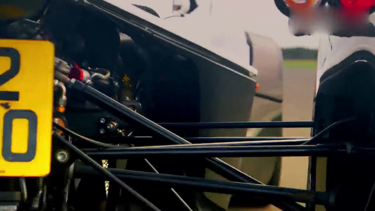 老外开敞篷跑车体验160km h，最后话都不敢说，一张嘴脸就毁了！