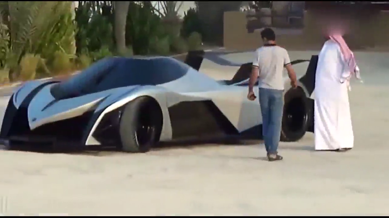 迪拜王子花8000万定制的超级跑车，倒车那一刻才是霸气的开始！
