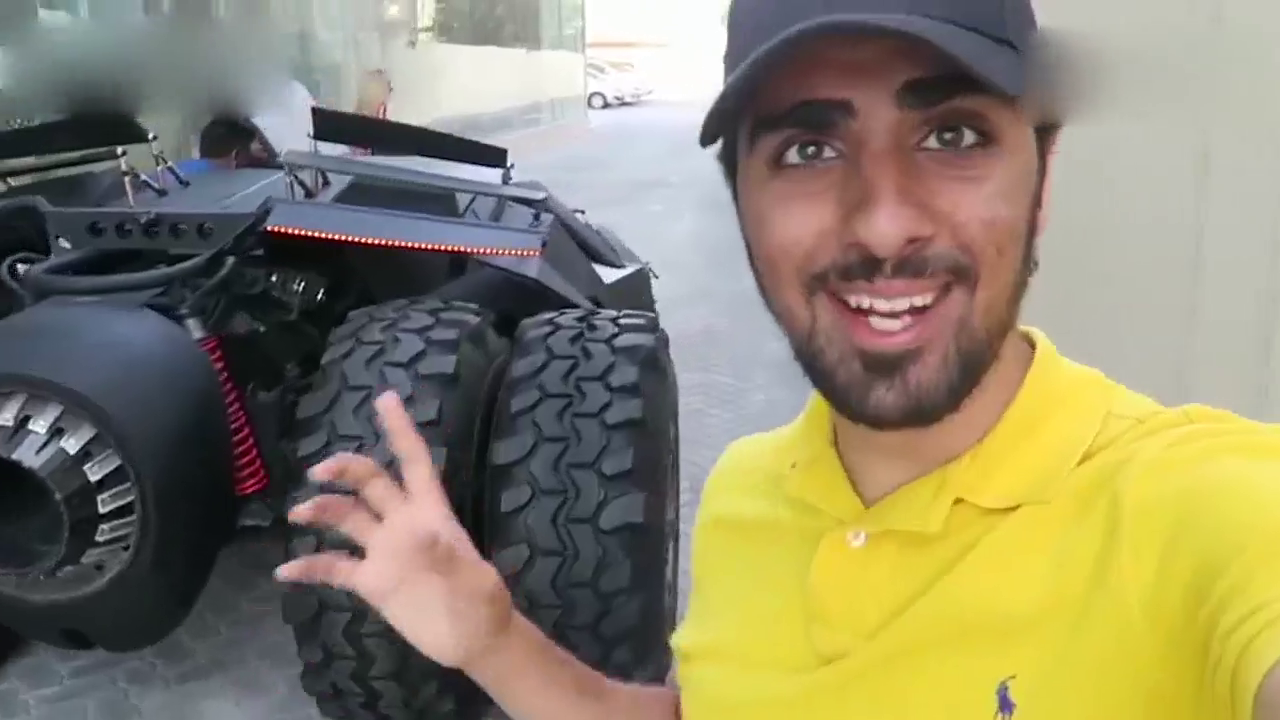 迪拜富婆订购的战神跑车刚刚到货，倒车那一刻彻底尴尬了！