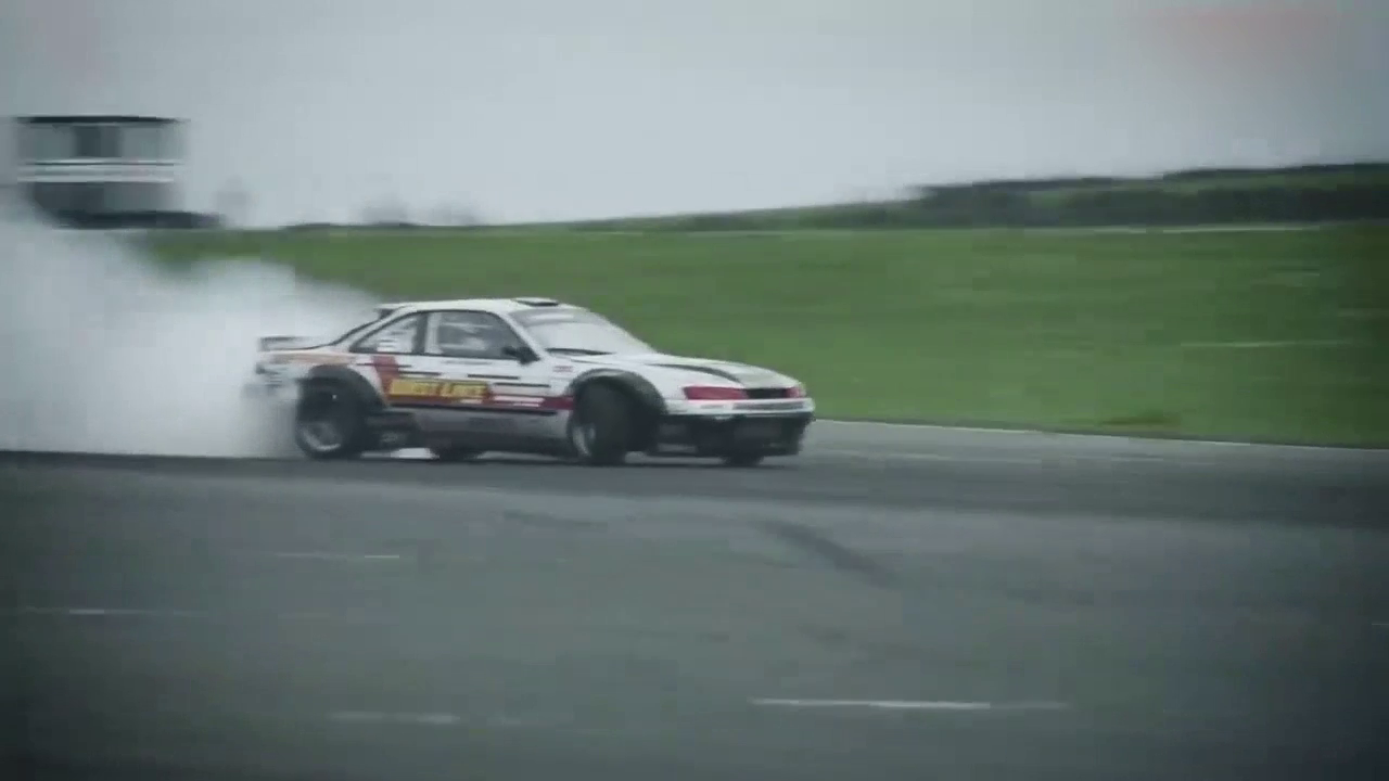 让法拉利布加迪都认怂，这电动车很强悍，跑车中的战斗机