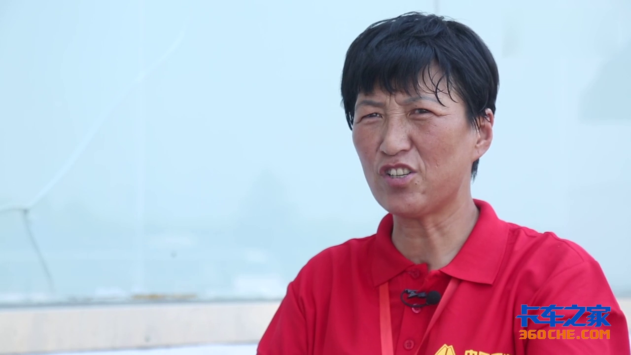 单亲妈妈跑车20年供孩子出国留学，为梦想卖房换新车