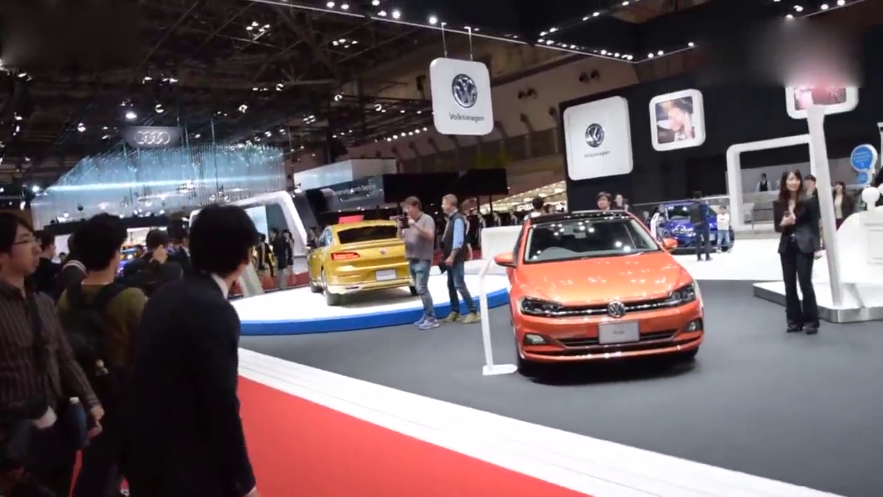 东京车展大众展台开馆仪式，礼仪小姐齐亮相，这阵势太美