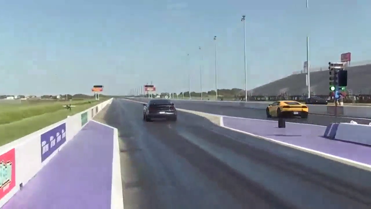 看看谁更强！多辆性能车超跑直线比拼