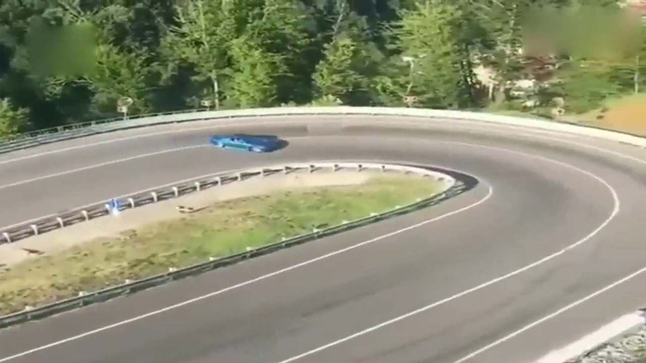 跑车就是跑车，接下来的一幕，真是不敢相信！