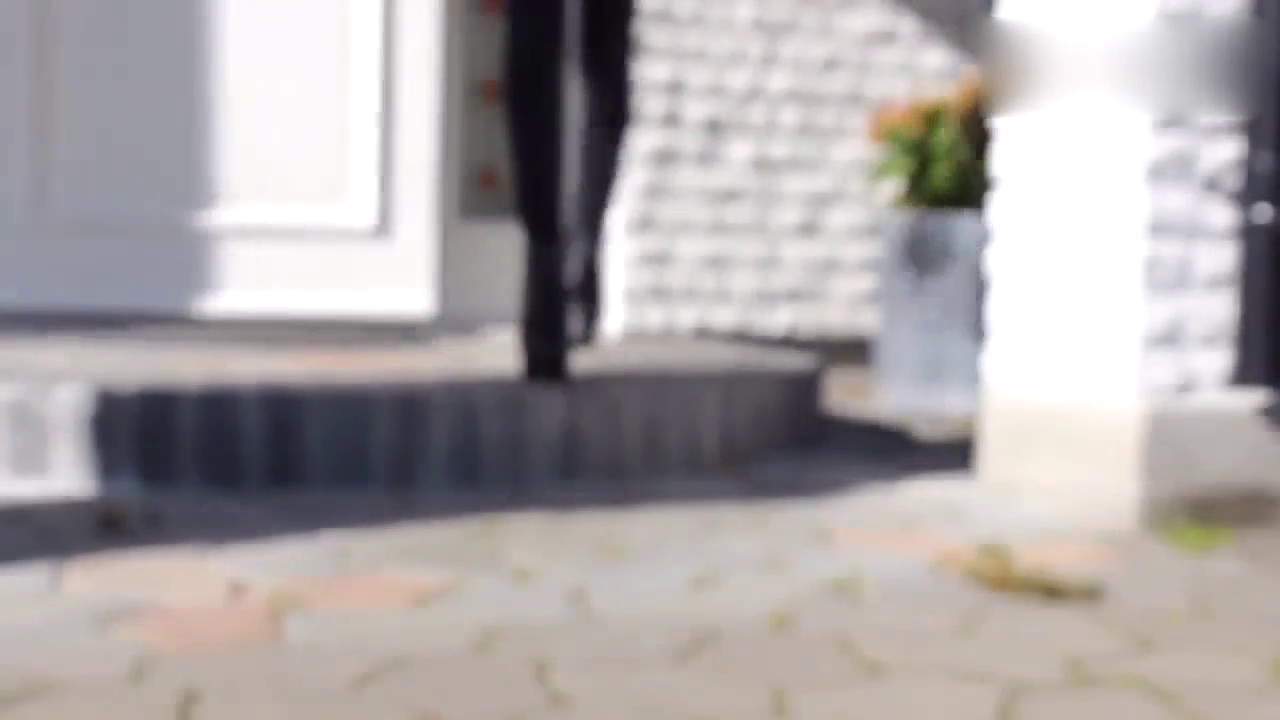 路上遇到骑摩托跑车的美女，认真一看才知道多么霸气！